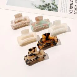 SOHO Leia Mini Hair Clip -Goldwell store https media prod eu 1.mirakl.net SOURCE 452129d5e26a498f8c0f89084efed489